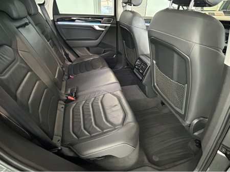 2020 Volkswagen Touareg - thumbnail 3