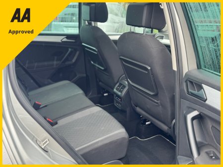 2019 Volkswagen Tiguan CL 2.0 TDI MANUAL 6SPEED FWD 150HP 5DR €22,750 thumbnail