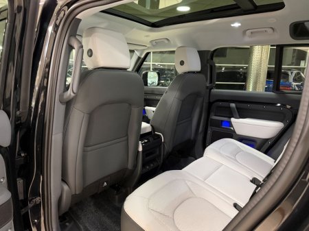 2025 Land Rover Defender X-DYNAMIC SE=HUGE SPEC//LIGHT INTERIOR//AS NEW=2 YEAR WARRANTY=TAILORED FINANCE PACKAGES AVAILABLE=TRADE IN'S WELCOME €104,995 thumbnail