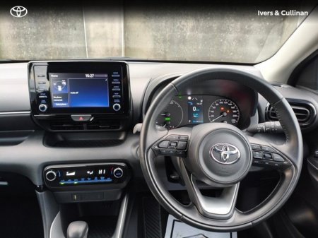 2024 Toyota Yaris YARIS 1.5 HYBRID LUNA thumbnail