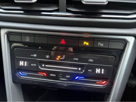 2023 Volkswagen T-Roc LIFE 2.0 TDI DIESEL €26,950 thumbnail