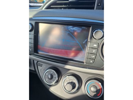 2017 Toyota Yaris - thumbnail 6