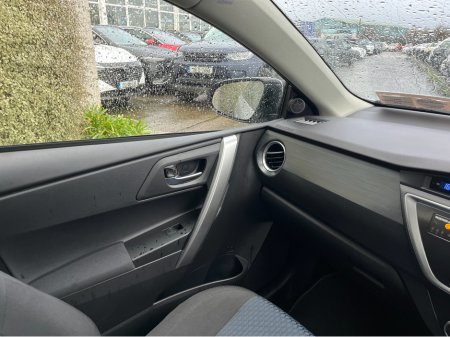 2014 Toyota Auris TERRA 1.3 PETROL //LOW MILES// thumbnail