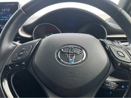 2019 Toyota C-HR 1.8 HYBRID AUTO LOW KM HIGH SPEC €20,950 thumbnail