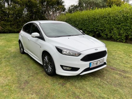 2017 Ford Focus - thumbnail 3