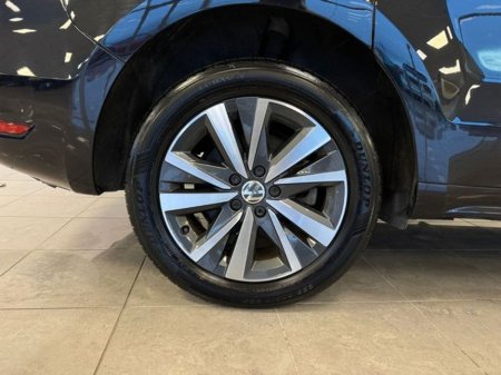 2020 Volkswagen Sharan 2.0TDI DSG 150HP Highline €32,950 thumbnail