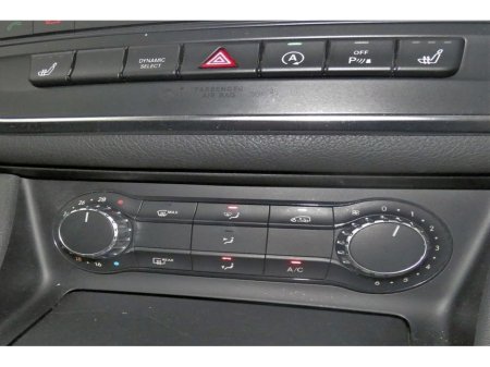 2016 Mercedes-Benz GLA Class GLA 180 *POWERED TAILGATE*HALF LEATHER*REVERSE CAM*PARK SENSORS* €18,690 thumbnail