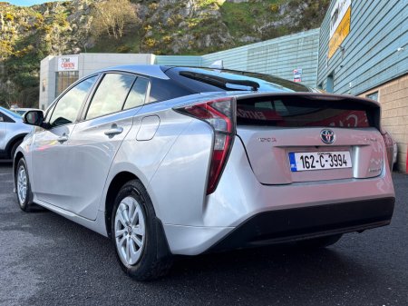 2016 Toyota Prius - thumbnail 14