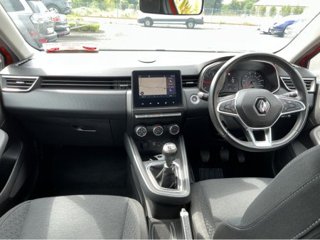 2020 Renault Clio ICONIC BLUE DCI €13,995 thumbnail