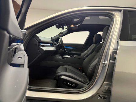 2025 BMW 5 Series - thumbnail 14