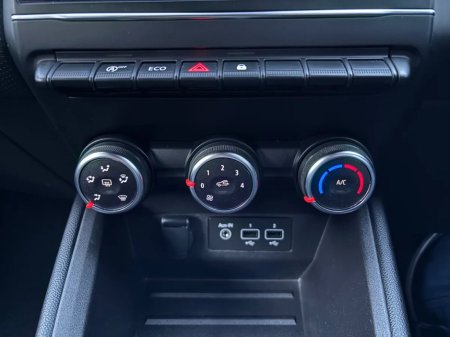 2022 Renault Clio Dynamique SCe 65 €14,000 thumbnail