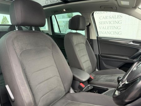 2017 Volkswagen Tiguan - thumbnail 15