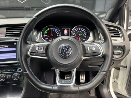 2015 Volkswagen Golf 1.4 GTE 201PS S/A 5DR AUTO €15,950 thumbnail