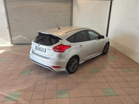 2017 Ford Focus - thumbnail 11