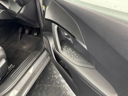 2025 Peugeot 2008 - thumbnail 11