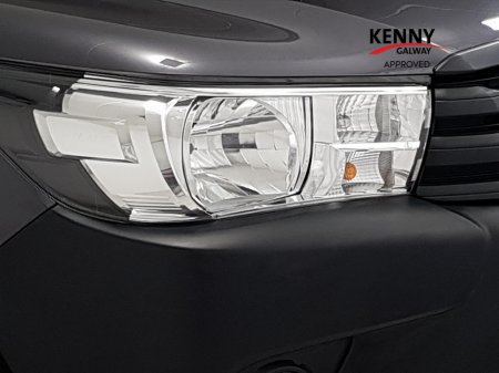 2022 Toyota Hilux 2.4 DLX SINGLE CAB 2DR €31,990 thumbnail