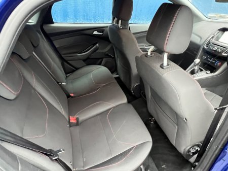 2017 Ford Focus - thumbnail 18