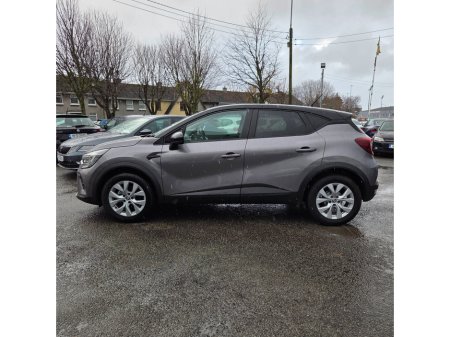 2022 Renault Captur 1.0 TCe 90 DFull Iconic €19,999 thumbnail