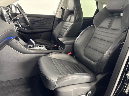 2022 MG HS EXCLUSIVE PHEV AUTO**PANORAMIC ROOF**DIGITAL DASH**TOUCH SCREEN APPLE CAR PLAY**MULTIFUNCTIONAL STEERING WHEEL**HEATED LEATHER SEATS**ELECTRIC SEATS**ELECTRIC FOLDING MIRRORS**ELECTRIC TAILGATE** €24,995 thumbnail