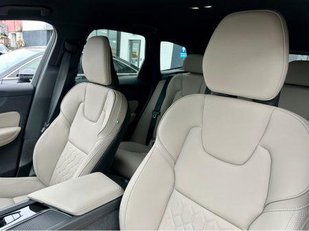 2025 Volvo XC60 - thumbnail 9