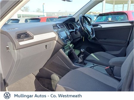 2017 Volkswagen Tiguan - thumbnail 4