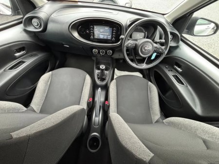 2022 Toyota Aygo 1.0 VVT-i x-play Smartphone €13,900 thumbnail
