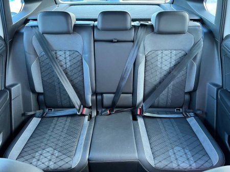 2023 Volkswagen Tiguan R-LINE 1.4 HYBRID // 20" R-LINE ALLOYS // PARKING SENSORS // APPLE CARPLAY/ANDROID AUTO €36,900 thumbnail