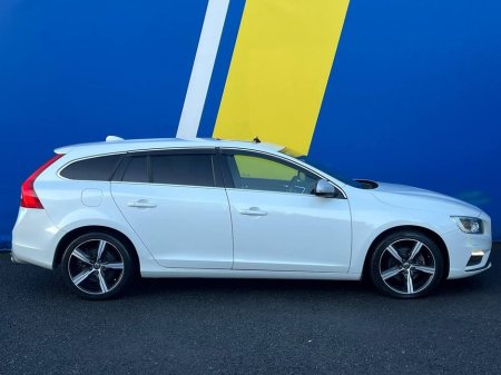 2017 Volvo V60 D4 R-DESIGN 2.0 D // TILT & SLIDE OPENING PAN ROOF // FULL SERVICE HISTORY // LEATHER POWERED HEATED SEATS €18,950