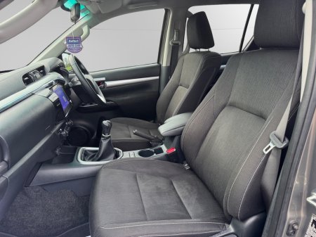 2025 Toyota Hilux *NO VAT* 2.8L SR5 MANUAL #340 €52,999 thumbnail