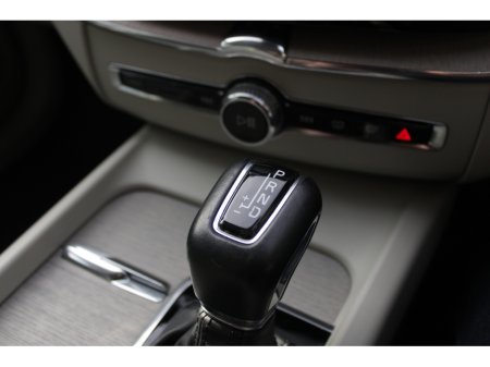 2020 Volvo XC60 - thumbnail 16