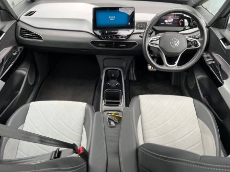 2023 Volkswagen ID.3 FAMILY 58KWH // PANORAMIC SUNROOF // HEATED SEATS // APPLE CARPLAY/ANDROID AUTO €22,450 thumbnail