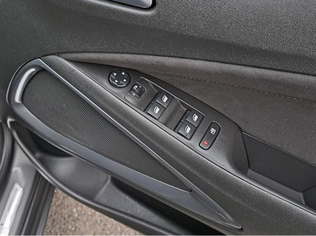 2023 Opel Crossland ULTIMATE 1.2TURBO 110BHP **LEATHER/SUEDE INTERIOR** €21,950 thumbnail