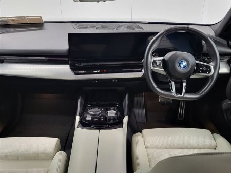 2024 BMW 5 Series - photo 4