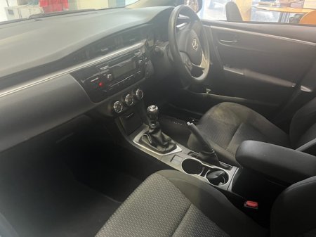 2015 Toyota Corolla - thumbnail 4