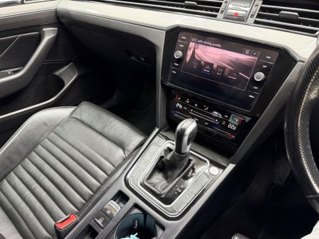 2022 Volkswagen Passat GTE S-A DSG €25,450 thumbnail