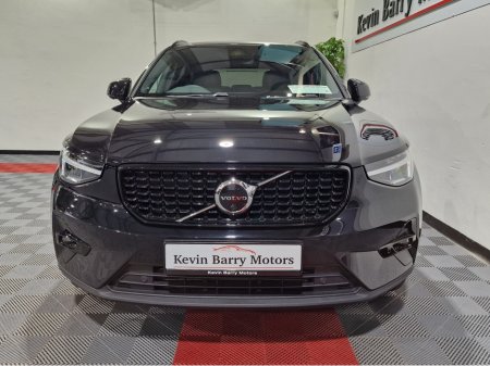 2023 Volvo XC40 T4 PLUS DARK RECHARGE AUTOMATIC **ONE OWNER / APPLE CARPLAY / CRUISE CONTROL / ELECTRIC BOOTLID / HEATED FRONT & REAR SEATS / HEATED STEERING WHEEL / 360 DEGREE CAMERA / WIRELESS PHONE CHARGING** €39,900