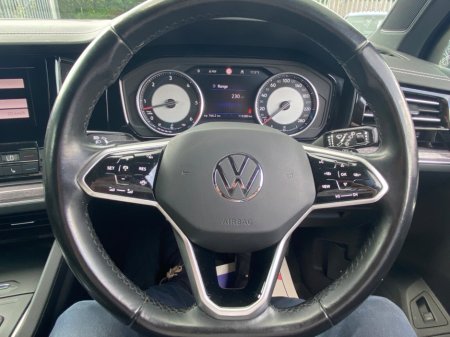 2021 Volkswagen Touareg 3.0TDI 231HP V6 4M DSG Design €38,170 thumbnail