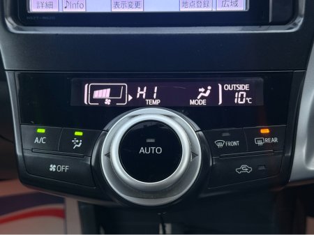 2014 Toyota Prius Alpha - thumbnail 16