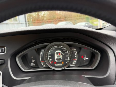 2019 Volvo V40 2.0D D3 MOMENTUM ED 5DR €13,950 thumbnail