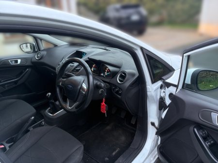 2015 Ford Fiesta MCA ZETEC 1.25 60PS M5 4DR €8,500 thumbnail