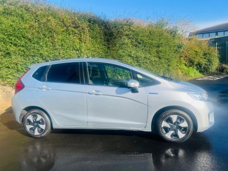 2017 Honda Fit DAA-GP5 €12,950 thumbnail