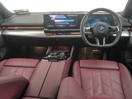 2025 BMW 5 Series - view 4