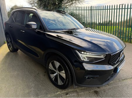 2023 Volvo XC40 - thumbnail 3