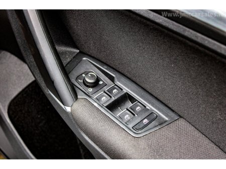 2018 Volkswagen Tiguan - thumbnail 26