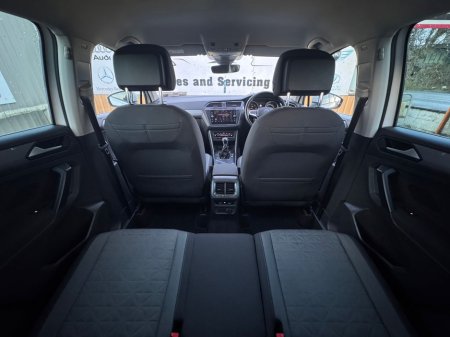 2021 Volkswagen Tiguan LIFE 2.0 TDI MANUAL 6SPEED FWD 122BHP 5 5DR €26,800 thumbnail