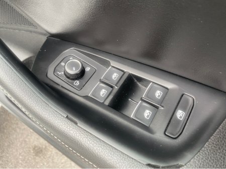 2017 Volkswagen Passat R-LINE PASSAT 2.0 TSI 2017 €19,995 thumbnail