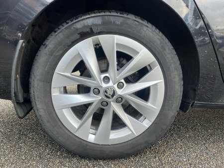 2023 Skoda Octavia - thumbnail 5