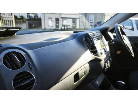 2015 Volkswagen Tiguan - thumbnail 18