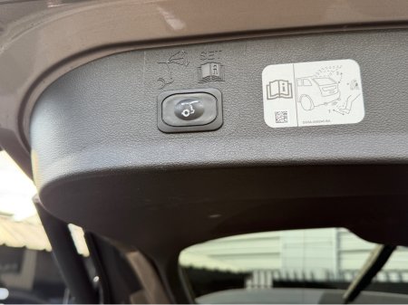 2019 Ford Kuga 1.5 120PS 4DR ST-LINE SUNROOF TOP SPEC €20,995 thumbnail