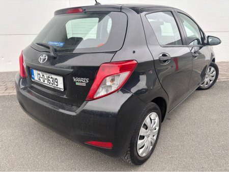 2012 Toyota Yaris - thumbnail 2